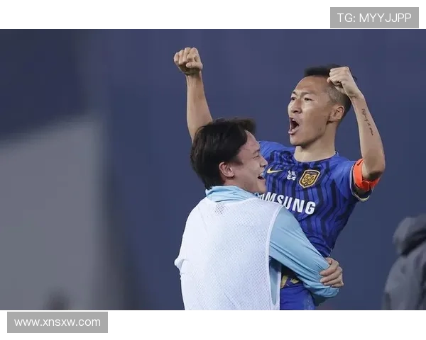 中国金球奖温情一幕吴曦时谢幕